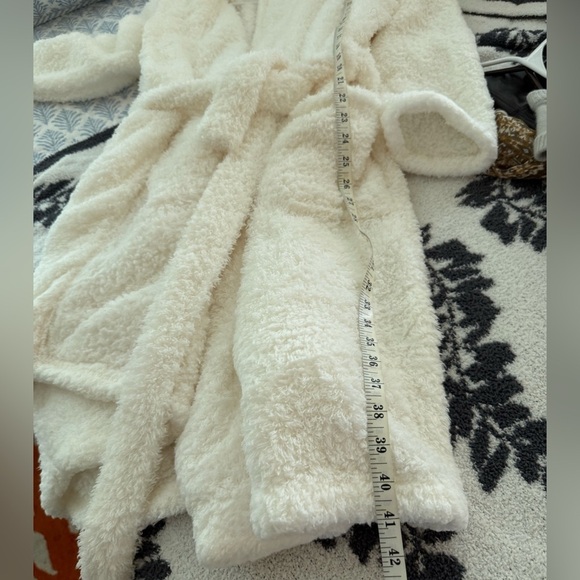 New Ulta Beauty soft fuzzy Spa Robe, large/xl - Picture 7 of 7